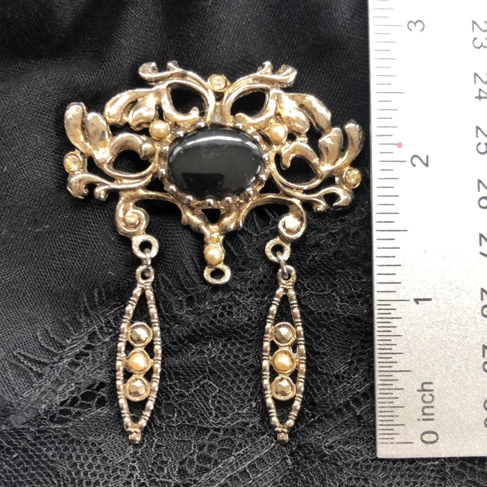 Vintage 1980 Art Deco Style Brooch Pin Collar Lapel Gold Tone